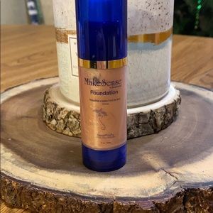 Senegence pearlizer foundation/highlighter